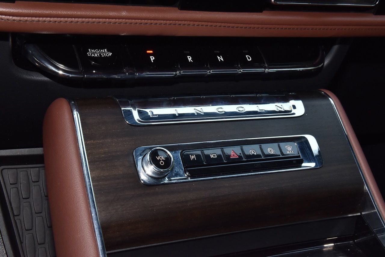 Certified 2026 Lincoln Aviator Reserve AWD/4WD image 32