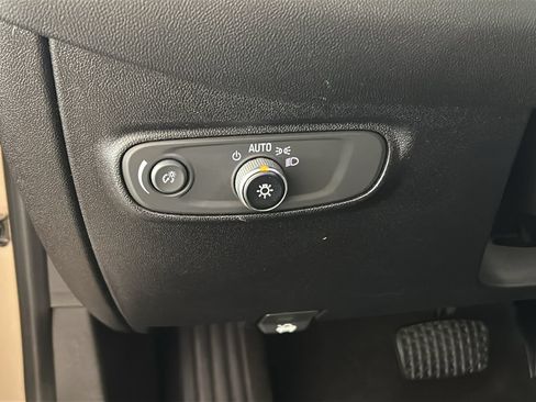 Used 2018 Chevrolet Equinox LS FWD image 22