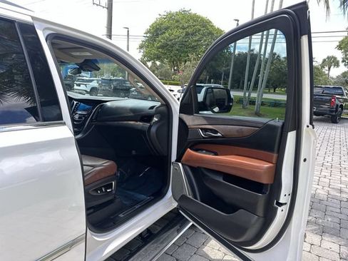 Used 2018 Cadillac Escalade Premium Luxury RWD image 23