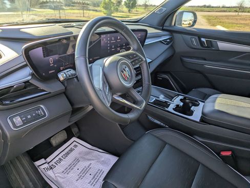 Used 2025 Buick Enclave Sport Touring image 9