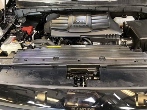 Used 2024 Nissan Titan SV w/ SV Convenience Package image 10