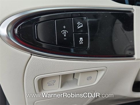 Used 2025 Genesis Electrified GV70 w/ Prestige Package image 31