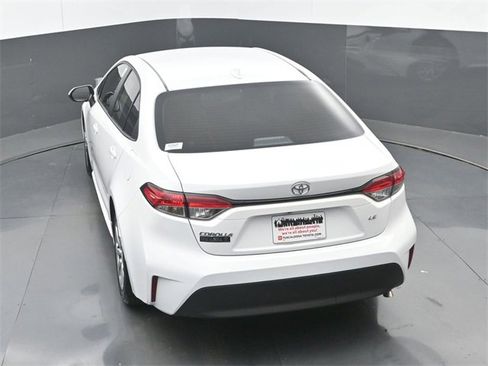 Used 2025 Toyota Corolla LE image 29