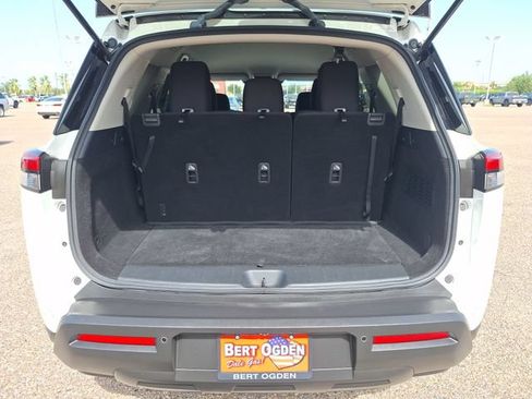 Certified 2025 Nissan Pathfinder S FWD image 22
