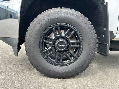Used 2018 Chevrolet Silverado 2500 W/T w/ Snow Plow Prep Package AWD/4WD image 11