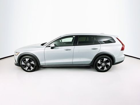 Used 2025 Volvo V60 B5 Cross Country Plus image 4
