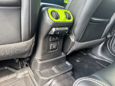 Used 2018 Jeep Wrangler Unlimited Sahara AWD/4WD image 28