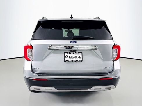 Used 2022 Ford Explorer XLT w/ Equipment Group 202A image 8