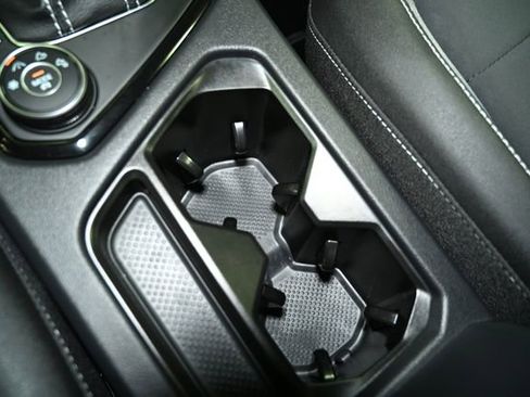 Used 2024 Volkswagen Taos SE image 31