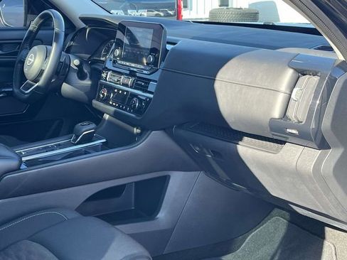 Used 2024 Nissan Pathfinder SV w/ SV Premium Package image 27