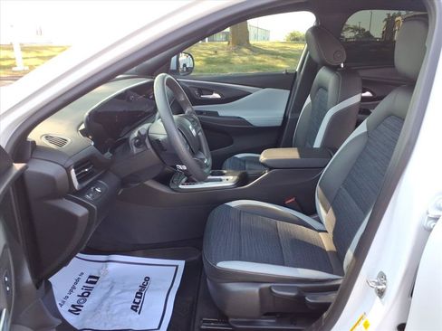Used 2024 Buick Envista Preferred w/ Advanced Safety Package FWD image 25