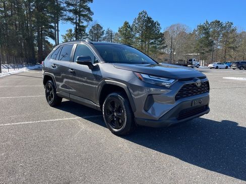 Used 2024 Toyota RAV4 XLE w/ Convenience Package image 4