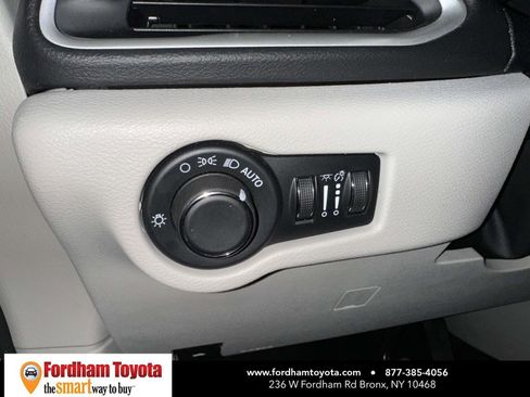 Used 2024 Chrysler Voyager LX image 21