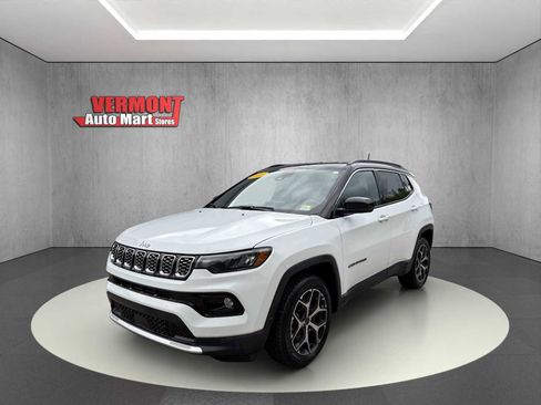 Used 2025 Jeep Compass Limited AWD/4WD image 3