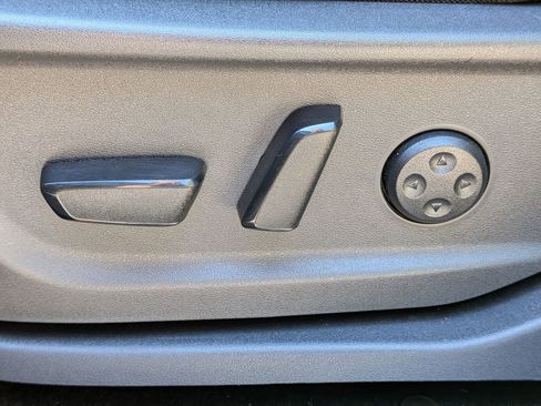 Used 2023 Nissan Ariya FWD image 16