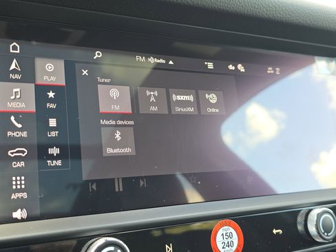 Certified 2025 Porsche Macan image 26