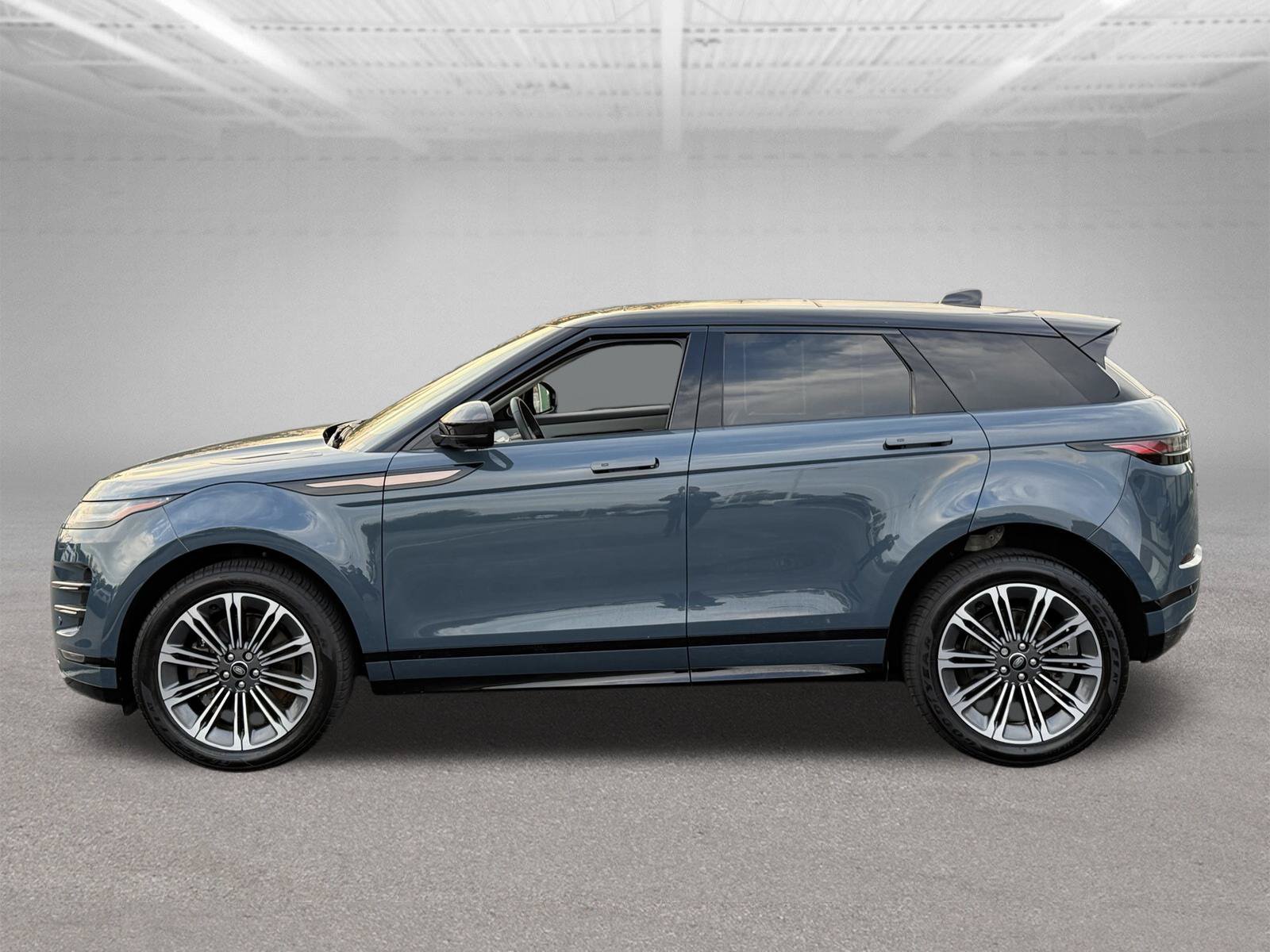 Used 2024 Land Rover Range Rover Evoque Dynamic SE AWD/4WD image 4