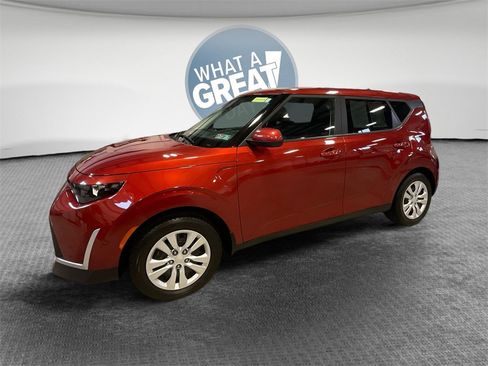 Used 2023 Kia Soul LX image 6