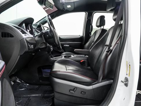 Used 2019 Dodge Grand Caravan GT FWD image 16