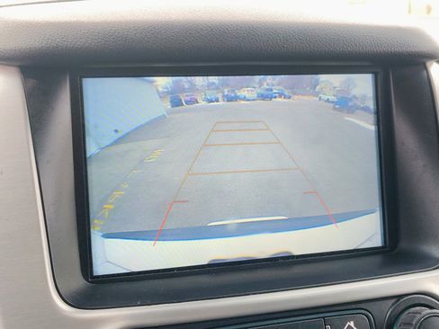 Used 2019 GMC Yukon XL SLT image 4