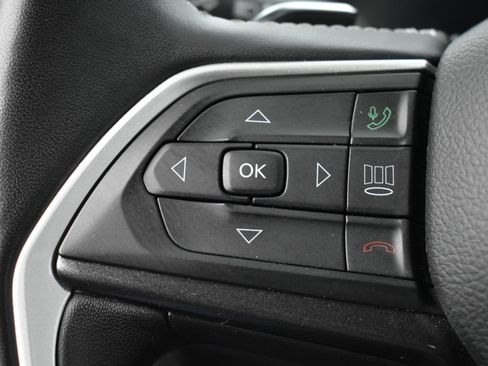 Used 2022 Jeep Grand Cherokee L Laredo w/ Luxury Tech Group I image 19