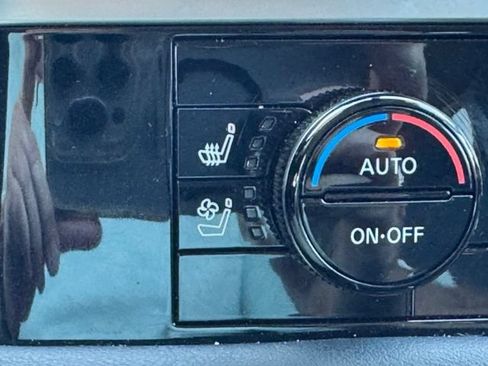 Used 2024 Nissan Pathfinder Platinum AWD/4WD image 12