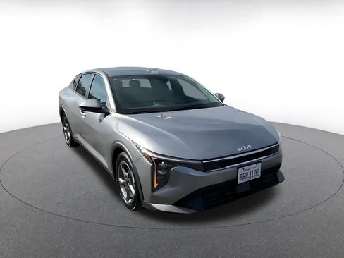 Used 2025 Kia K4 LXS image 3