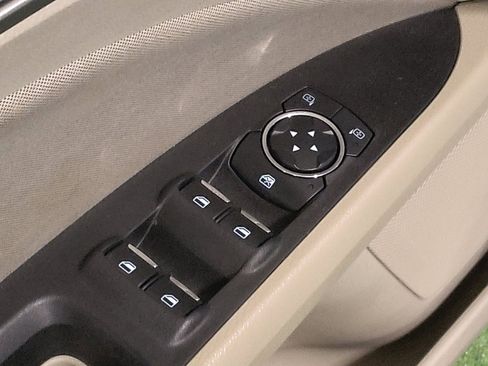 Used 2019 Ford Fusion SE image 27