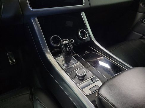 Used 2018 Land Rover Range Rover Sport HSE Dynamic image 13