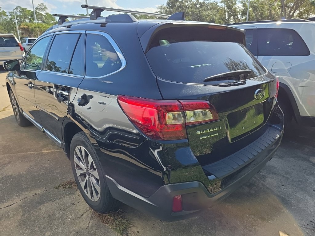 Used 2018 Subaru Outback 2.5i Touring AWD/4WD image 2