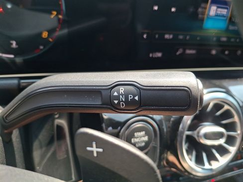 Used 2021 Mercedes-Benz GLA 250 4MATIC image 15