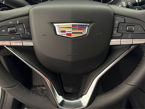 New 2025 Cadillac XT6 Luxury image 28