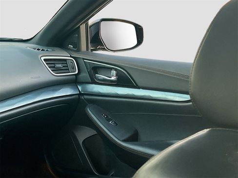Used 2020 Nissan Maxima SR w/ Sport Mat Group image 24