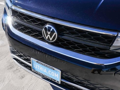 Used 2023 Volkswagen Taos SE w/ Panoramic Sunroof Package image 8