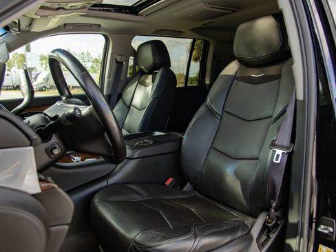 Used 2016 Cadillac Escalade ESV Luxury AWD/4WD image 21