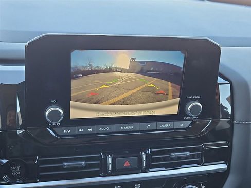 New 2025 Nissan Pathfinder SV w/ Black Appearance Package image 15