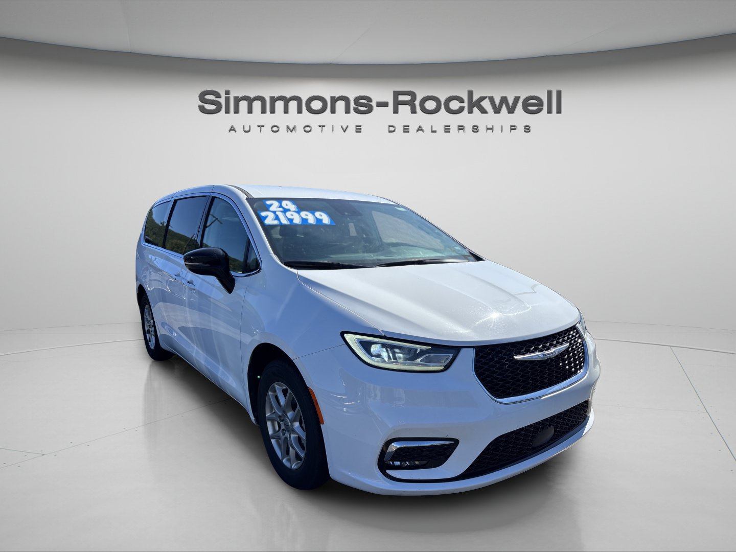 Used 2024 Chrysler Pacifica Touring-L FWD image 5