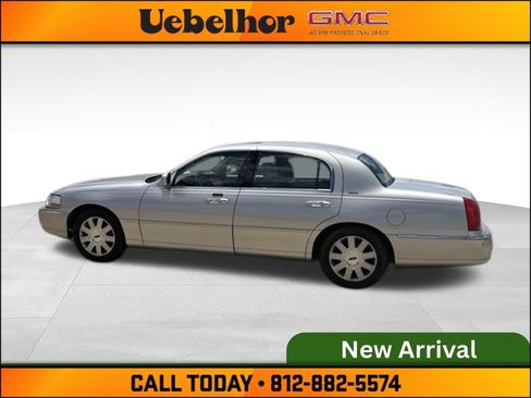 Used 2004 Lincoln Town Car Ultimate RWD image 9