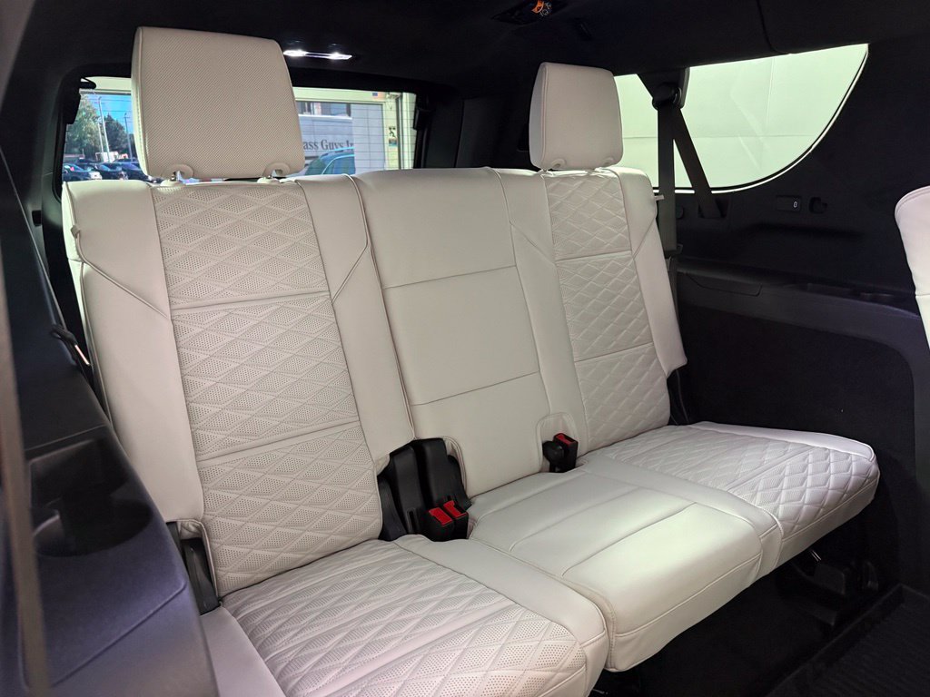 Used 2025 Cadillac Escalade ESV Sport Platinum w/ LPO, ONYX Package AWD/4WD image 43