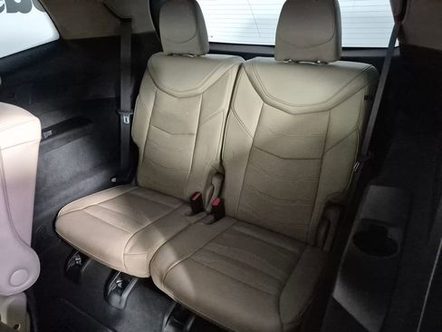 Used 2024 Cadillac XT6 Sport w/ Platinum Package image 26