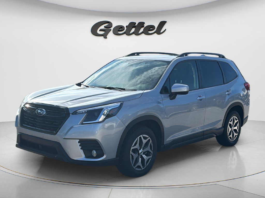 Used 2023 Subaru Forester Premium AWD/4WD image 1