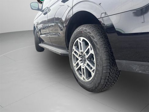 New 2025 Ford Expedition Active image 30