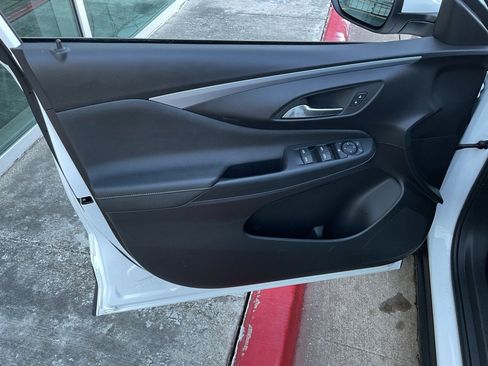 Used 2025 Buick Envista Preferred image 13