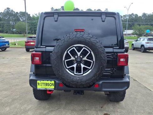 Used 2025 Jeep Wrangler Unlimited Rubicon w/ Convenience Group AWD/4WD image 3