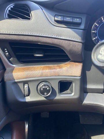 Used 2018 Cadillac Escalade Luxury RWD image 19