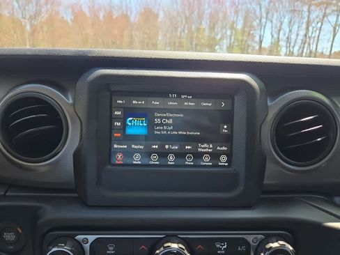 Used 2023 Jeep Wrangler Unlimited AWD/4WD image 29