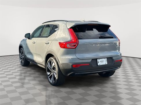 Used 2025 Volvo XC40 B5 Ultra w/ Climate Package image 5