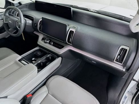 New 2026 Ford Expedition Active image 32