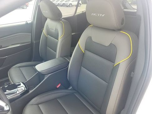 New 2026 Chevrolet Trax ACTIV w/ Sunroof Package FWD image 25