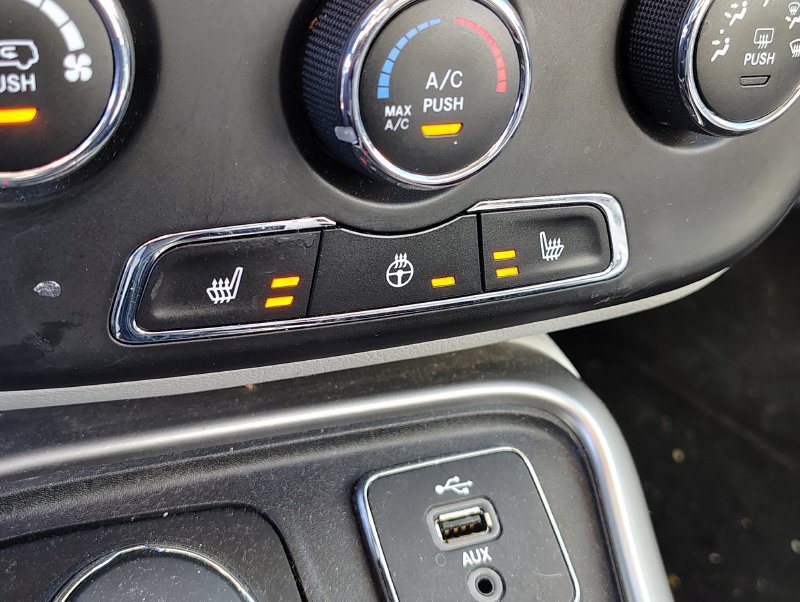 Used 2018 Jeep Compass Latitude w/ Cold Weather Group AWD/4WD image 17